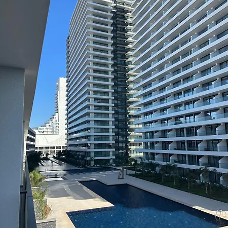 Grand Sapphire Casino е Block Apartamento