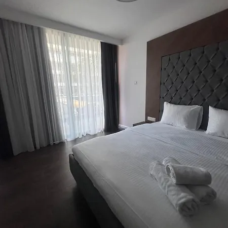 Grand Sapphire Casino е 2 Block Apartament